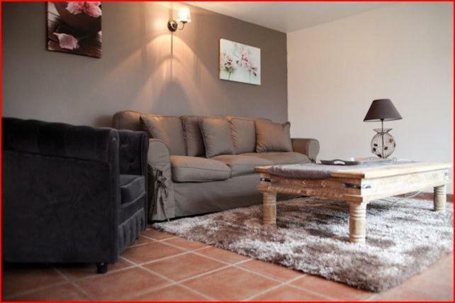 Villa Castel Maison-Table D'Hotes & Jardin-Refuge De Biodiversite Rillieux-la-Pape 外观 照片
